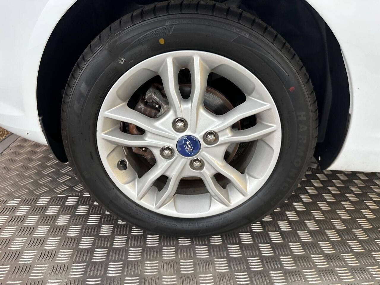 Ford Fiesta DX64JFU