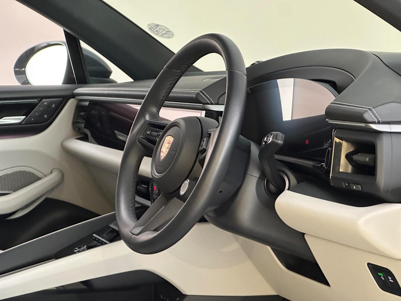 Porsche Macan AK74OLX