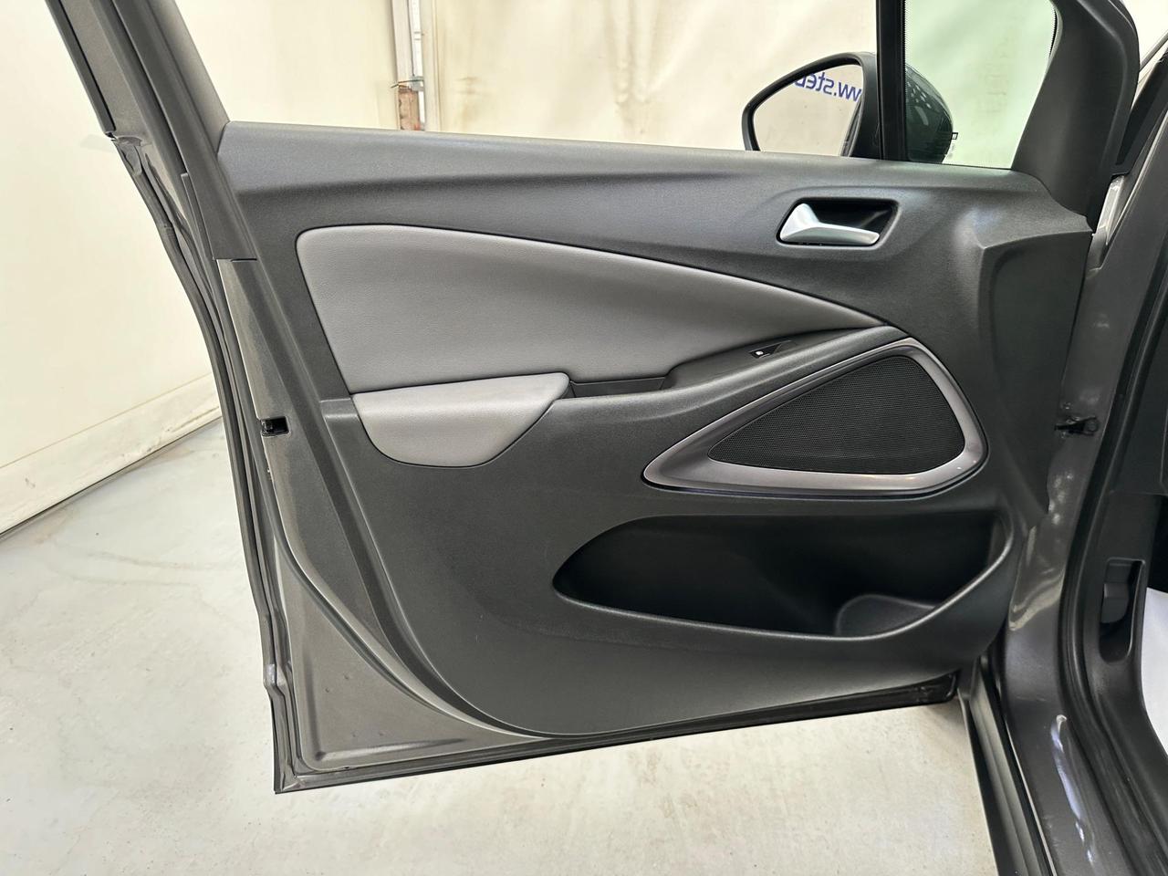 Vauxhall Crossland X YU19FDN