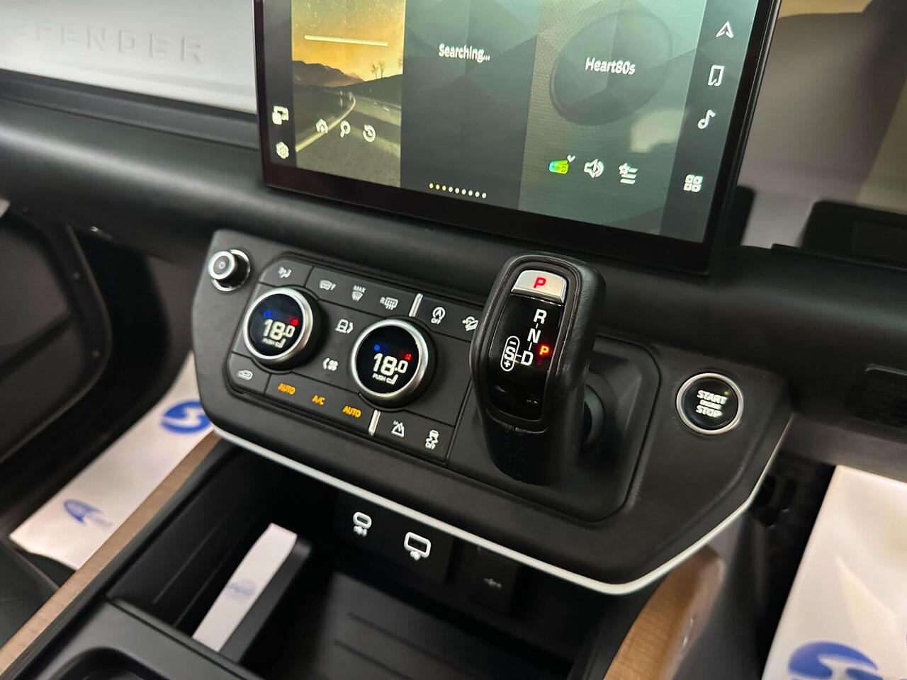 Land Rover Defender 110 FH71KKZ