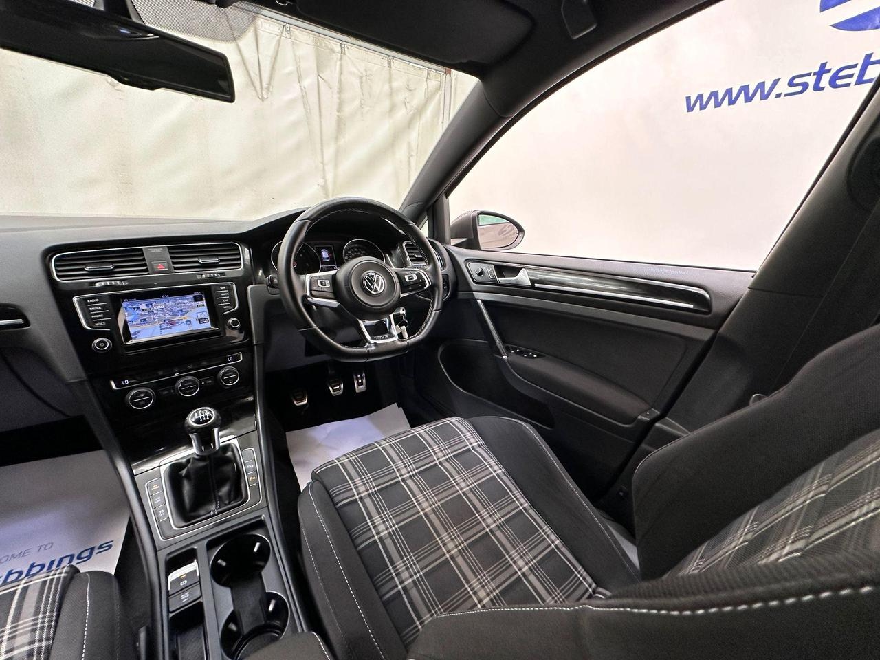 Volkswagen Golf DG14UAA