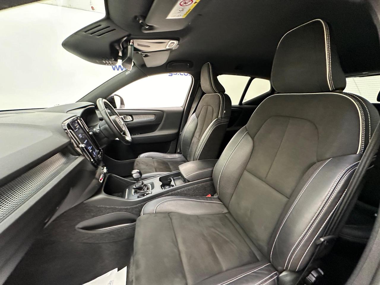 Volvo XC40 YM70MTZ
