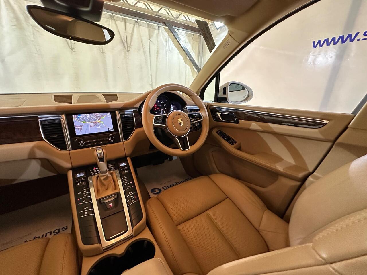 Porsche Macan AR16AEY