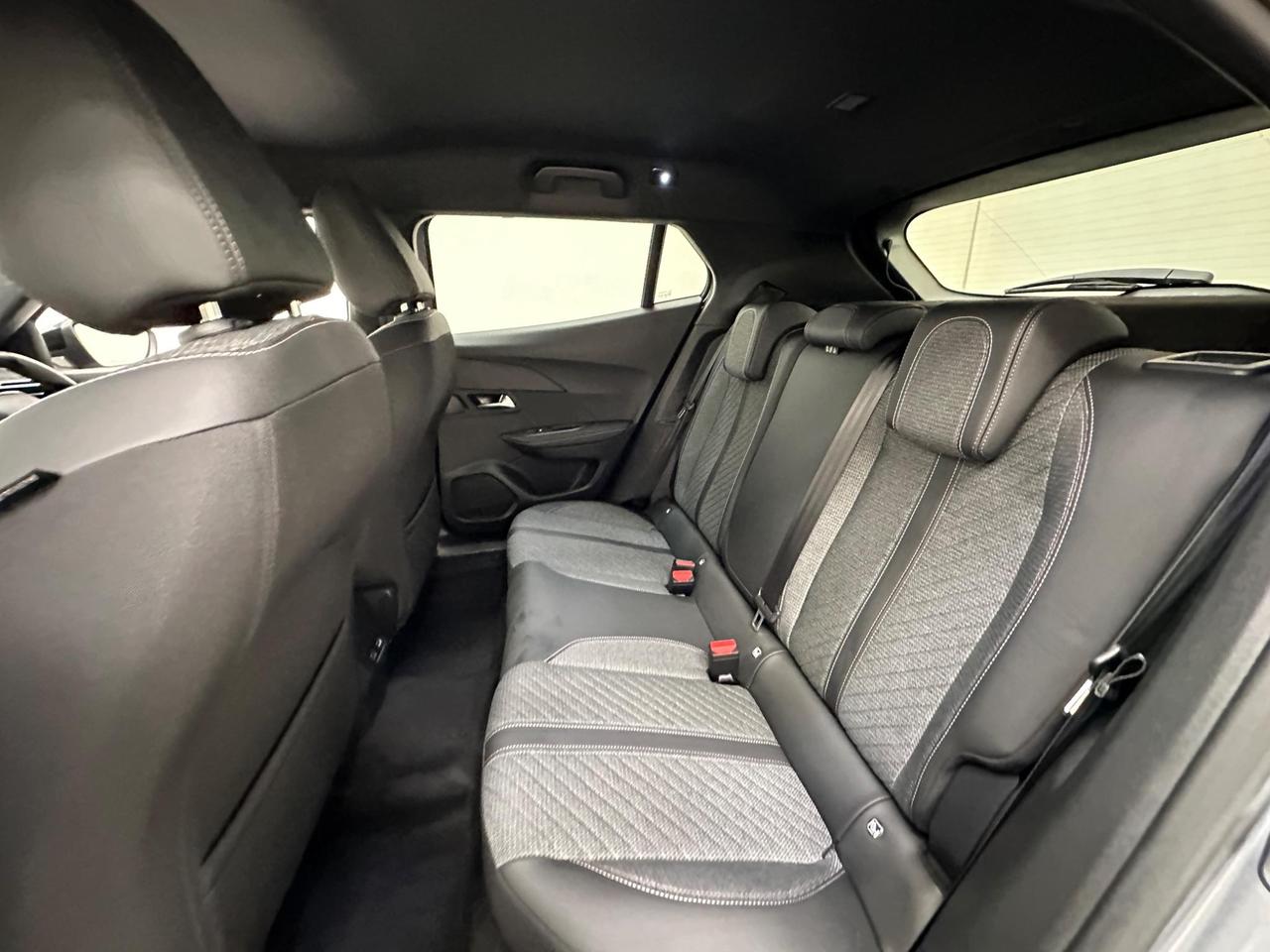 Peugeot 2008 AF73DWW