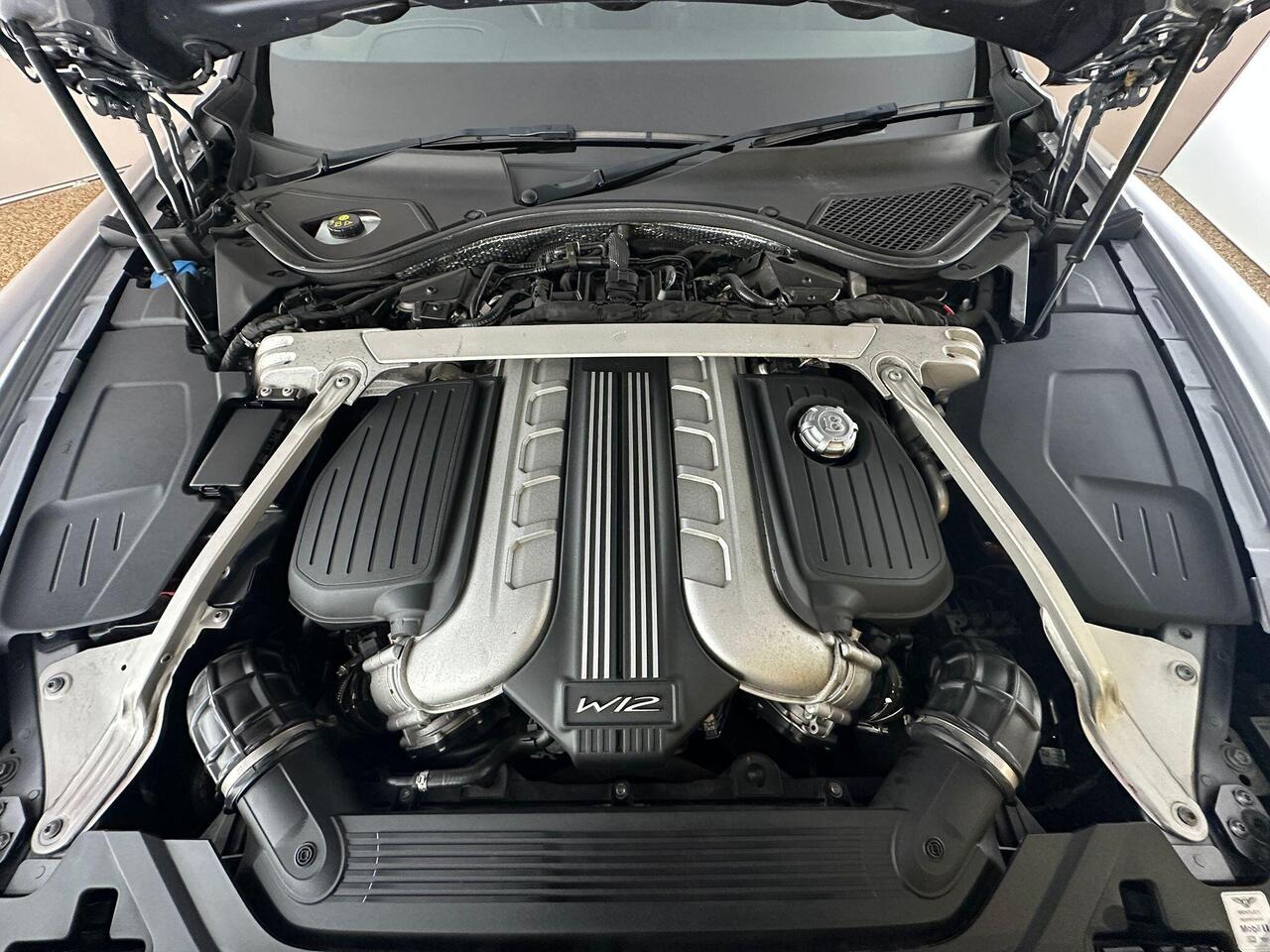 Bentley Flying Spur SN71VZD