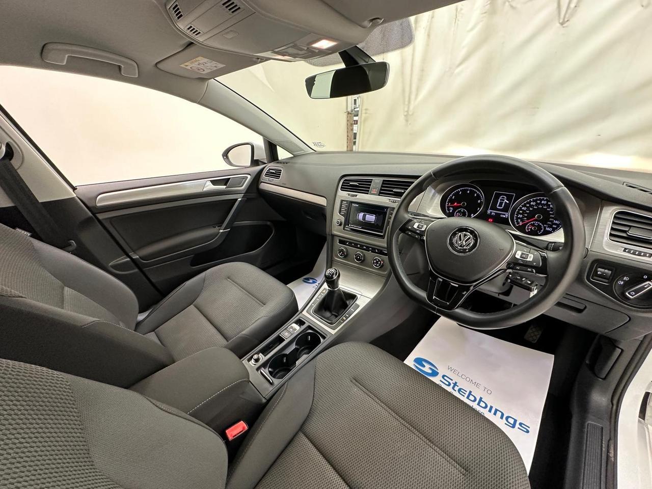 Volkswagen Golf DH66WPE