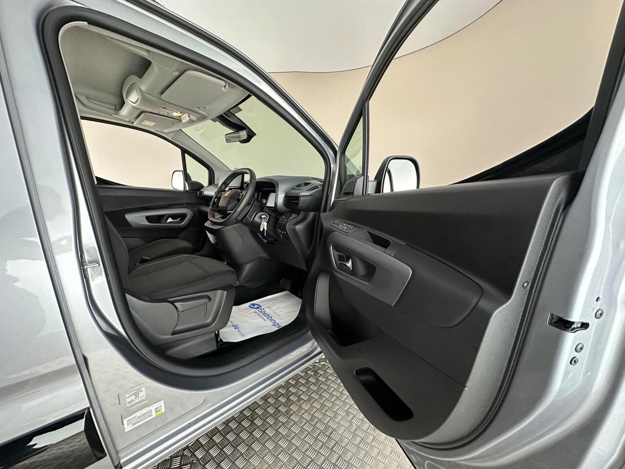 Vauxhall Combo Life Electric CF74XDA