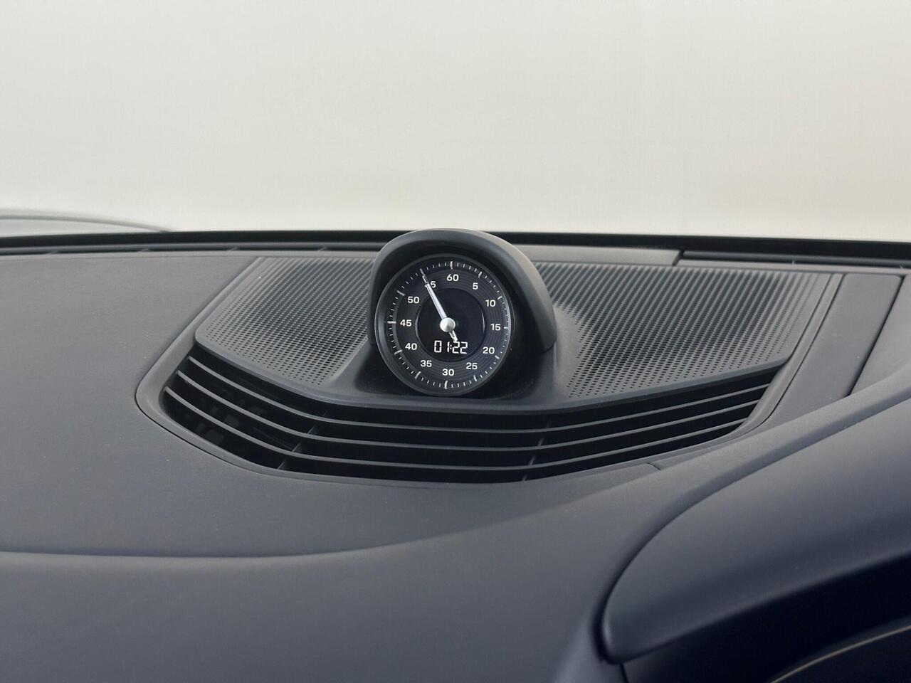 Porsche Taycan YX73ZWJ