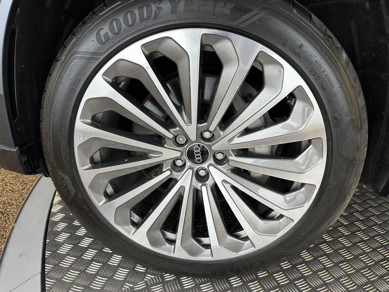 Audi e-tron RY21HHX