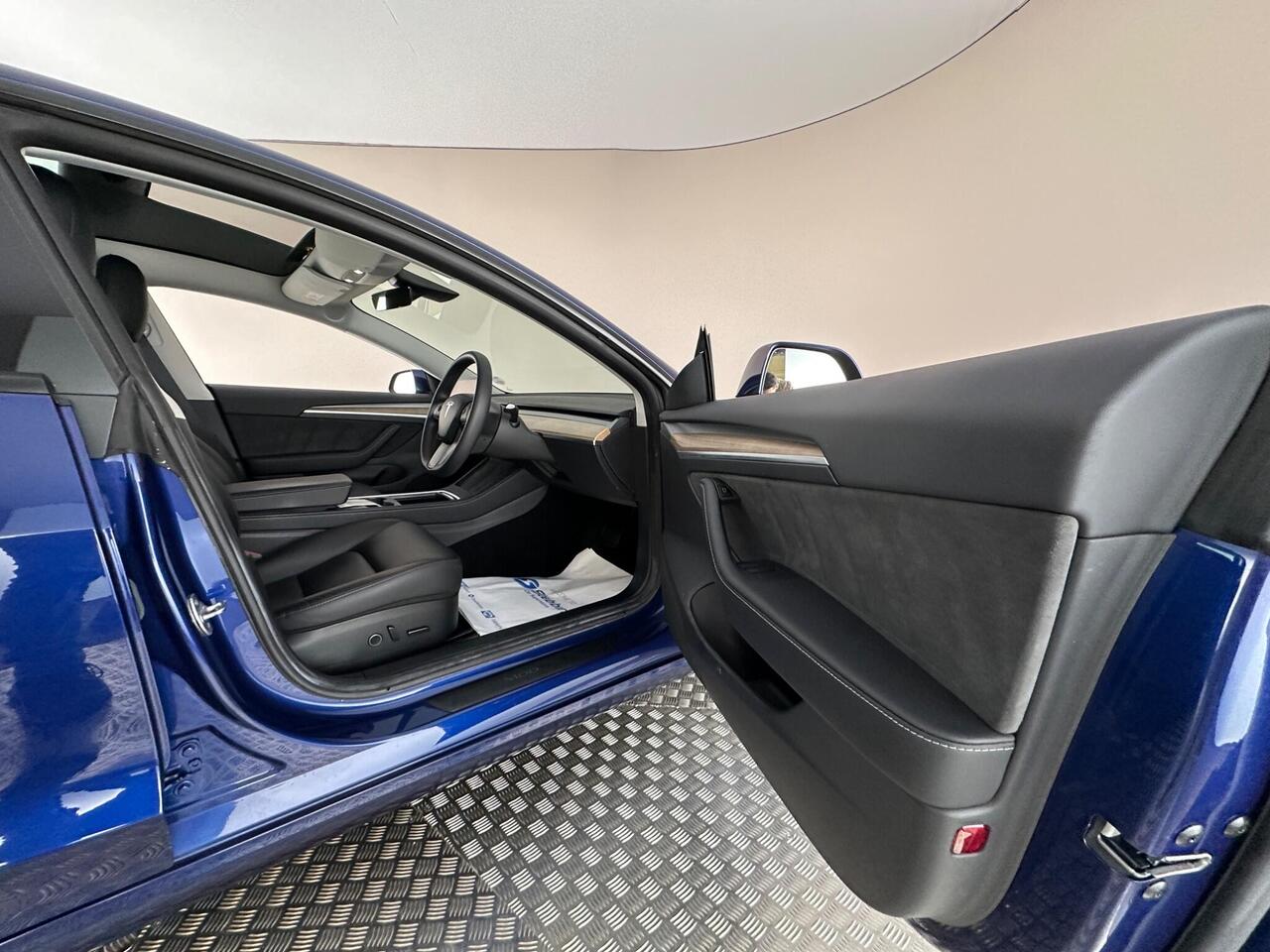 Tesla Model 3 BD72XBZ