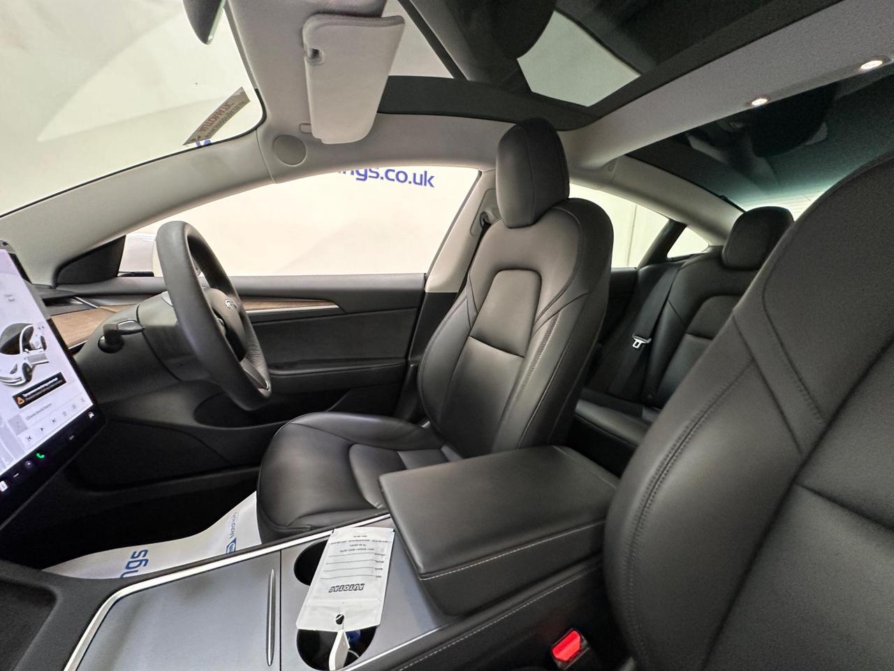 Tesla Model 3 YH21MYD