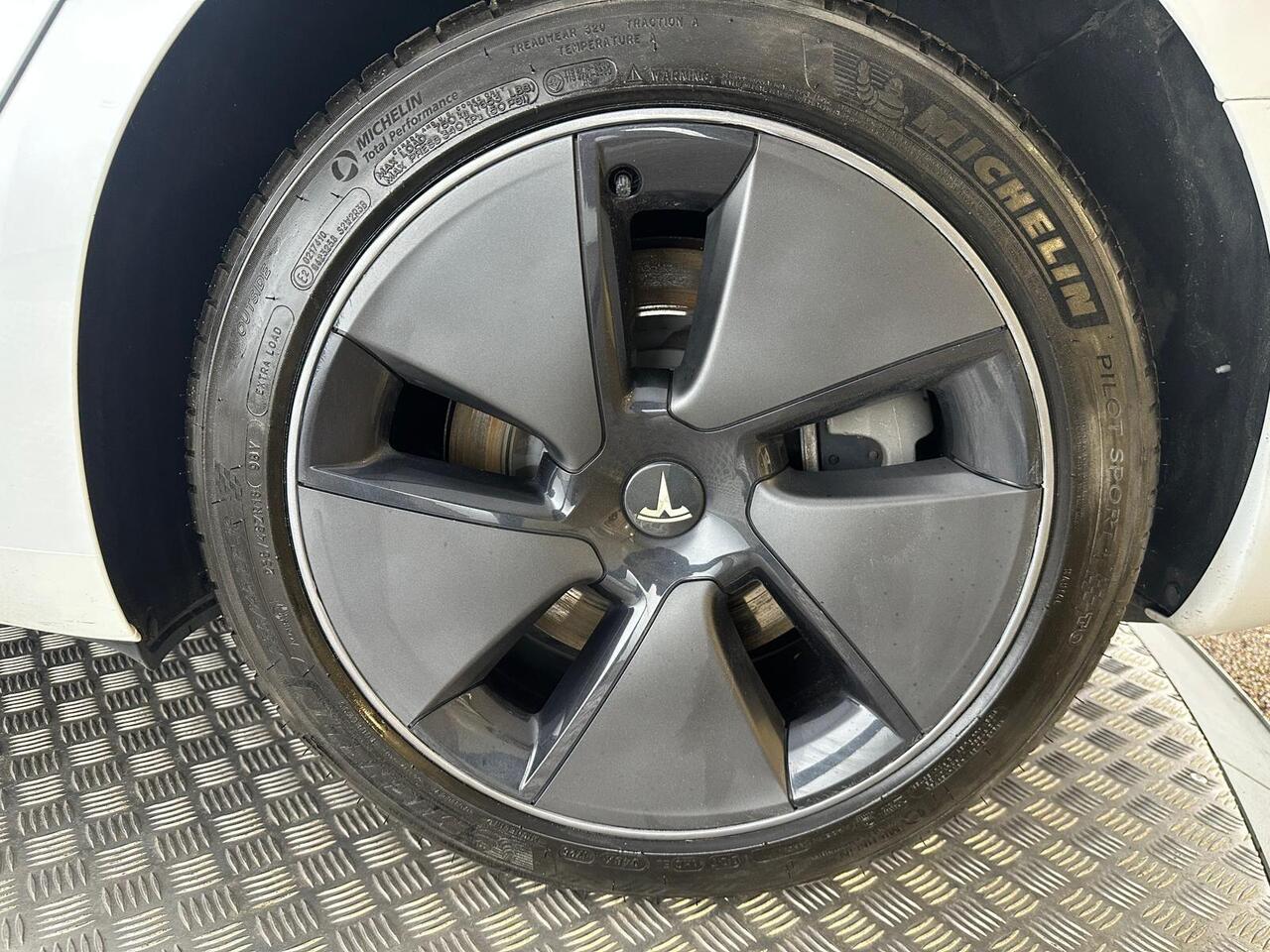 Tesla Model 3 AF72VNT