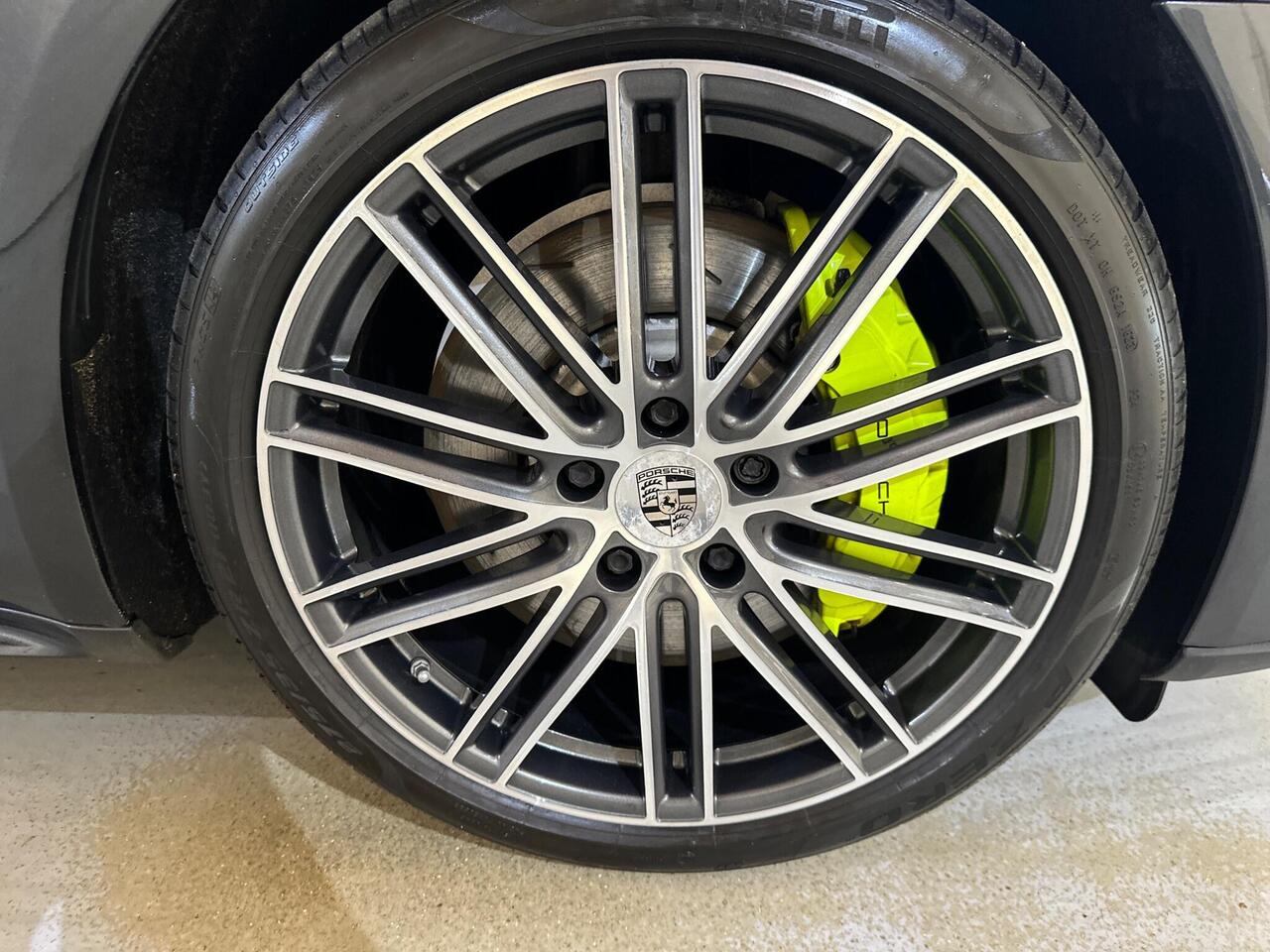 Porsche Panamera VU67KYG