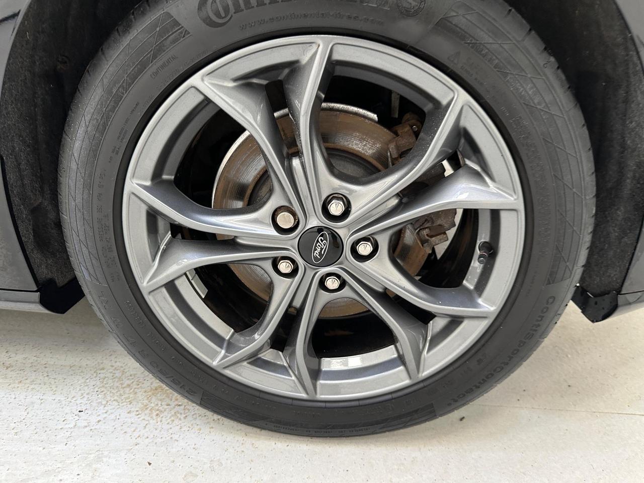 Ford Focus YJ68UAF