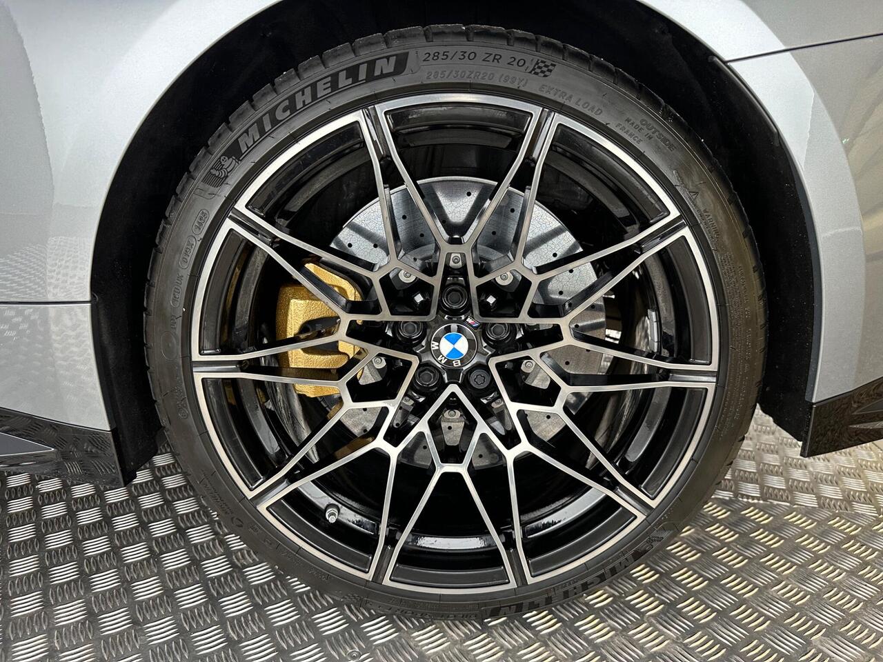 BMW M4 YA24JHL
