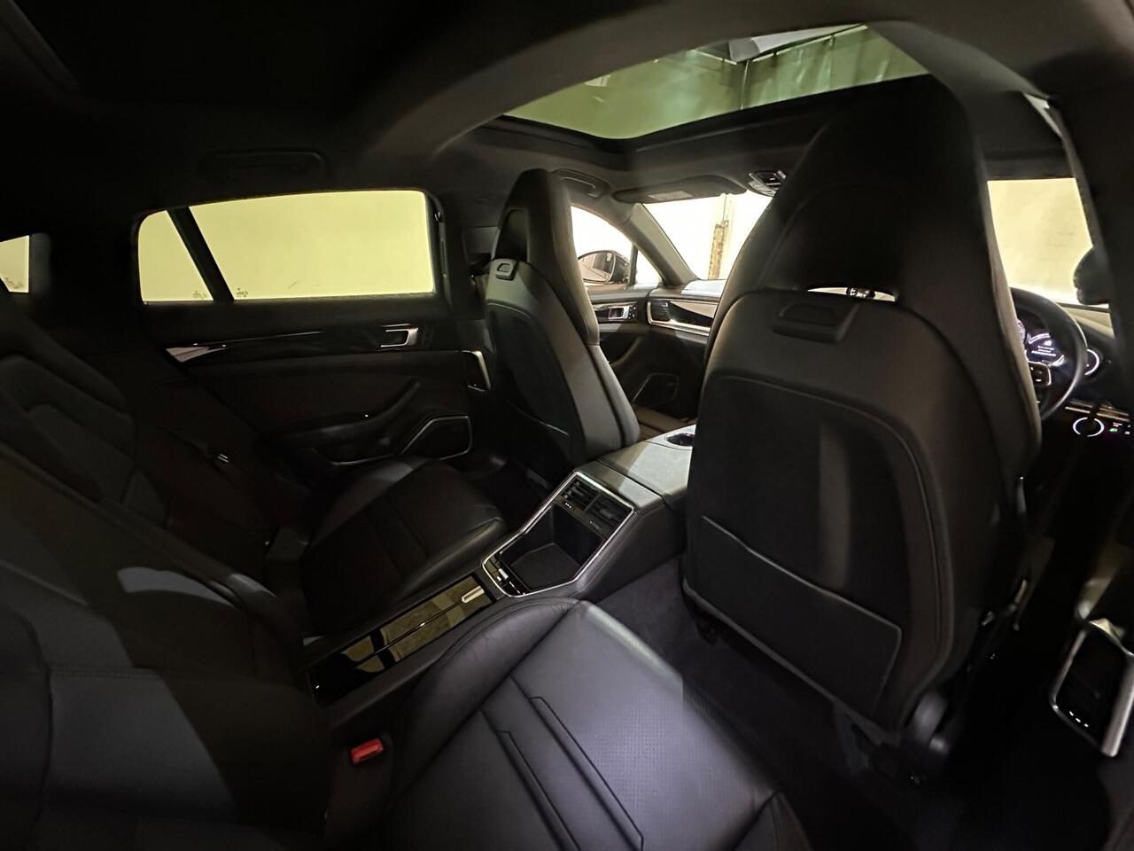 Porsche Panamera VU67KYG
