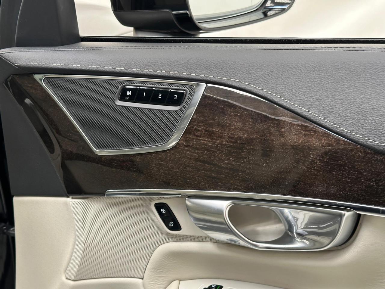 Volvo XC90 YT67WMO