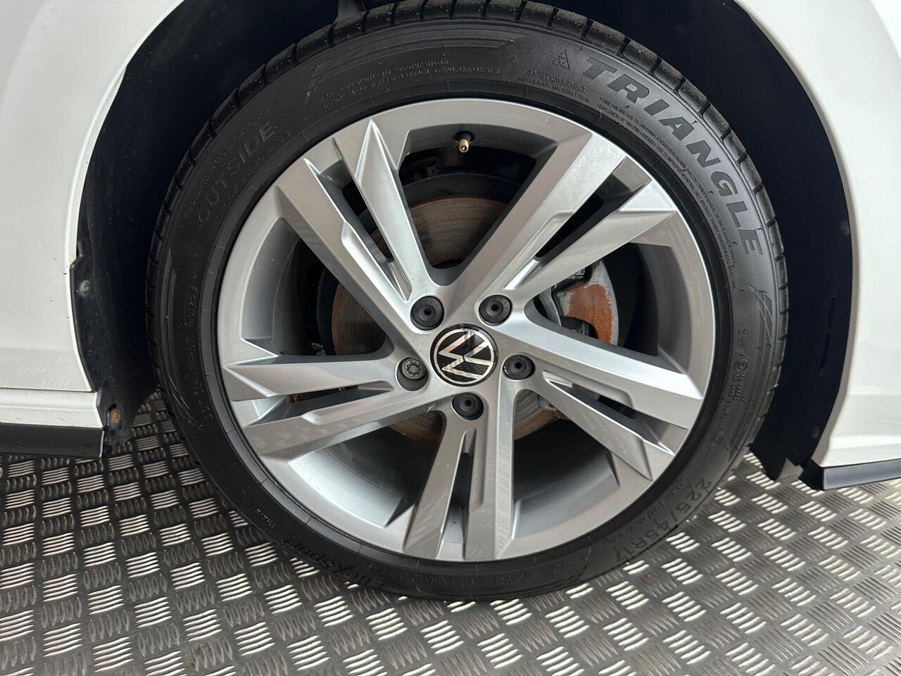 Volkswagen Golf VU22JYZ