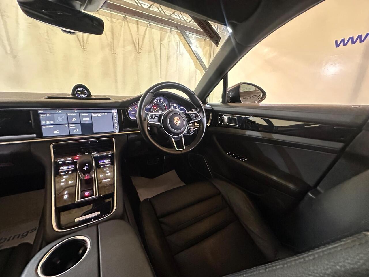 Porsche Panamera VU67KYG
