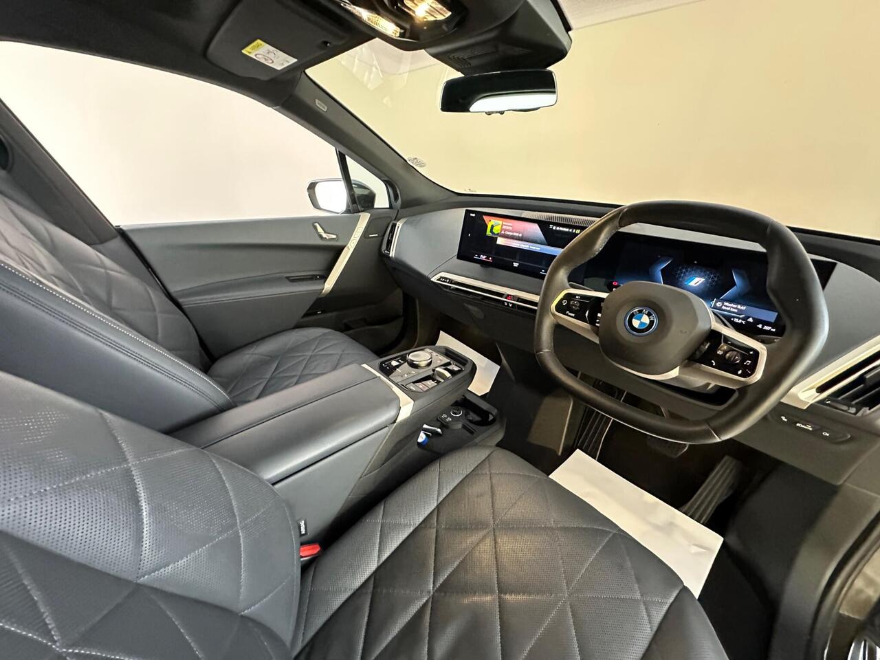 BMW iX LJ72AGA