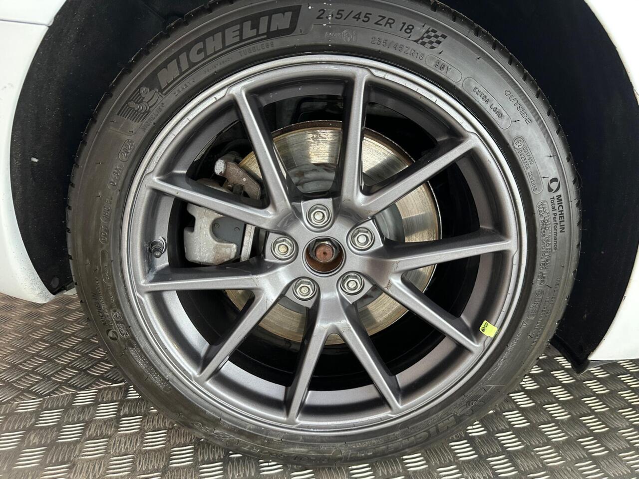 Tesla Model 3 AF72VHK