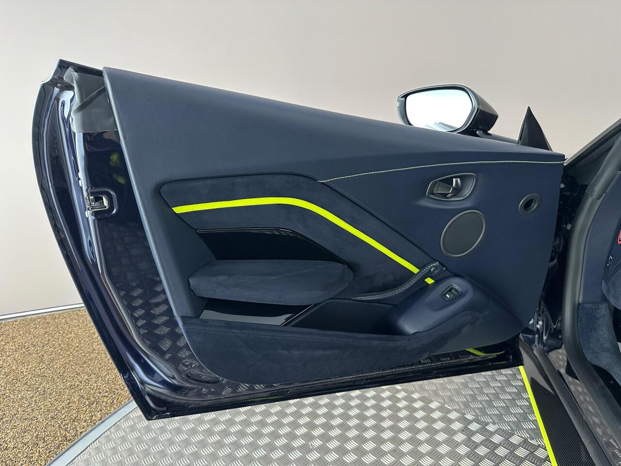 Aston Martin Vantage MV20UZG