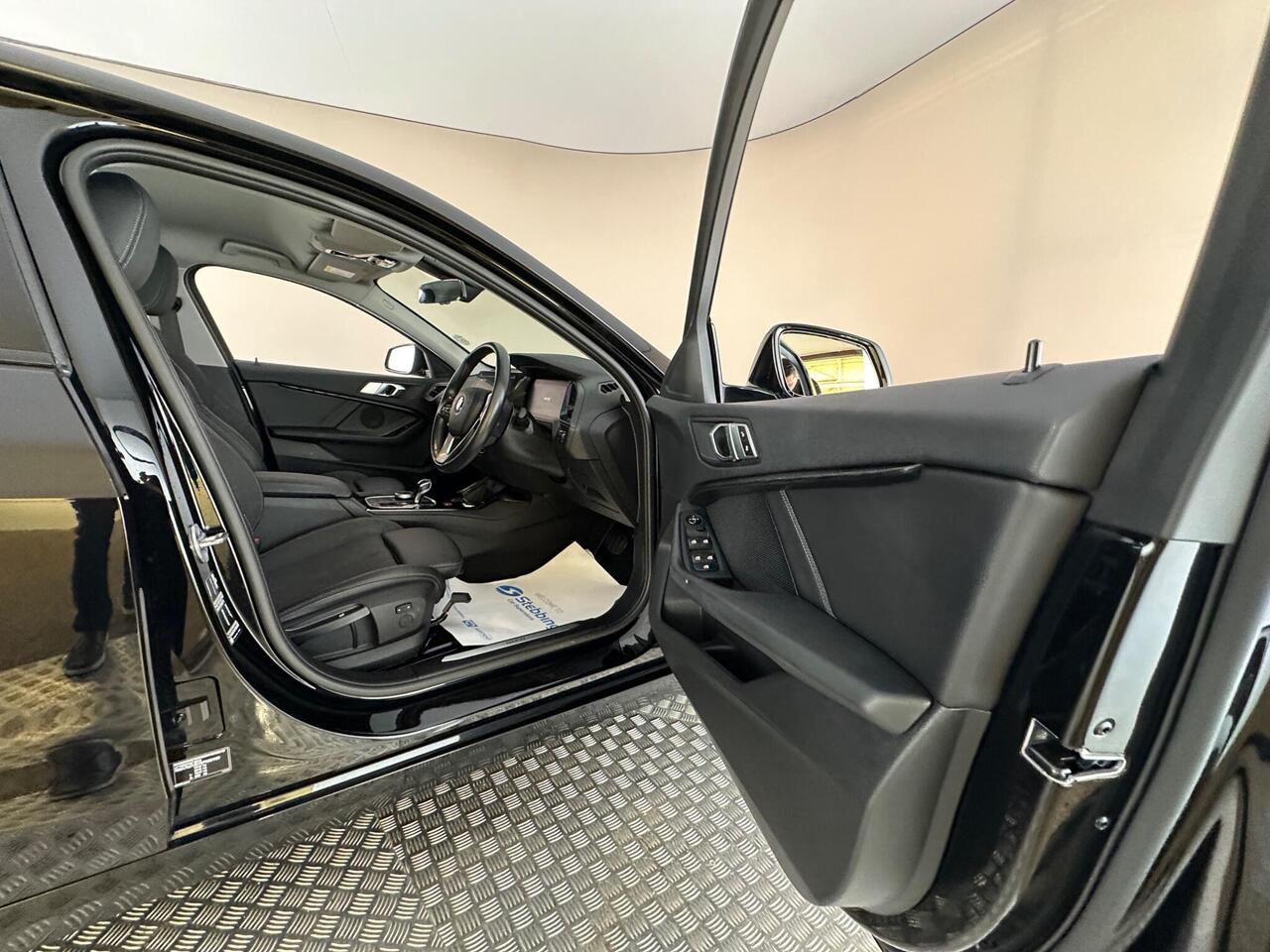 BMW 1 Series HT71AVC