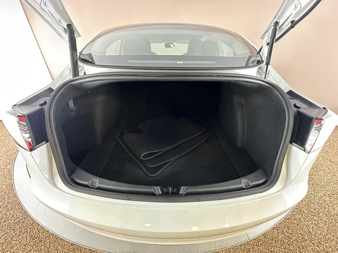 Tesla Model 3 AF72UVC