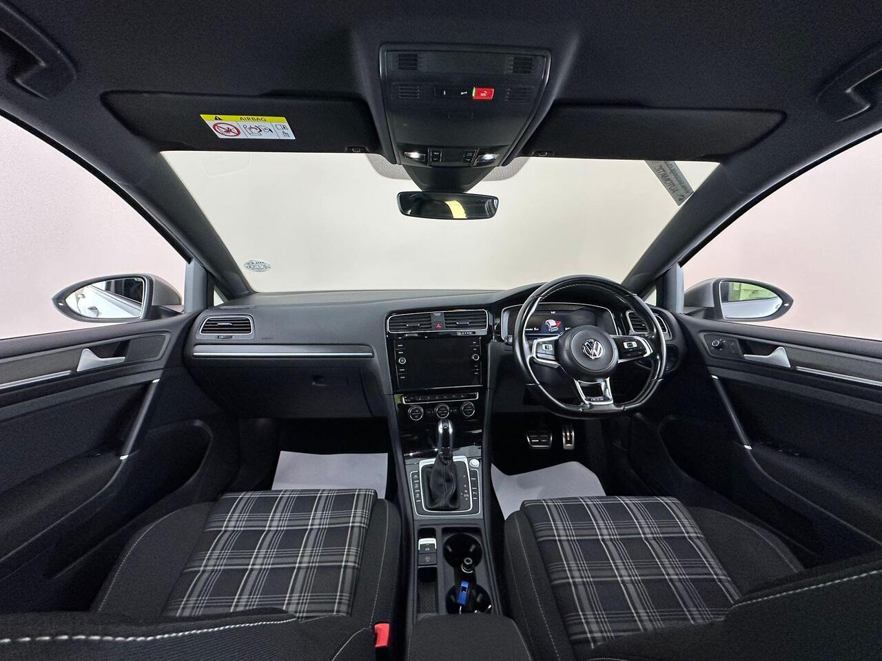 Volkswagen Golf MK69DZY