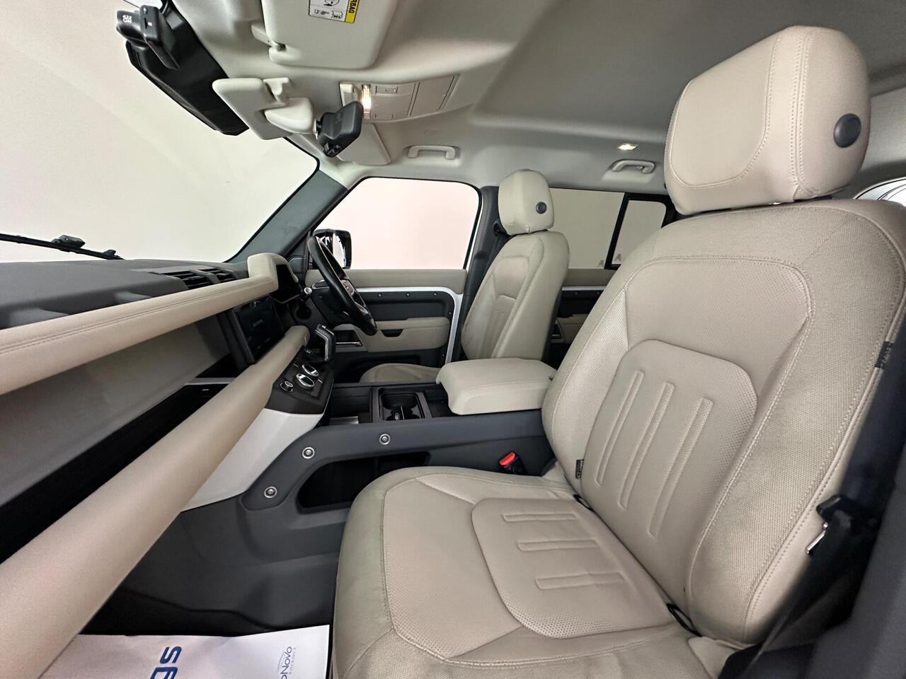 Land Rover Defender 110 OY20YDU