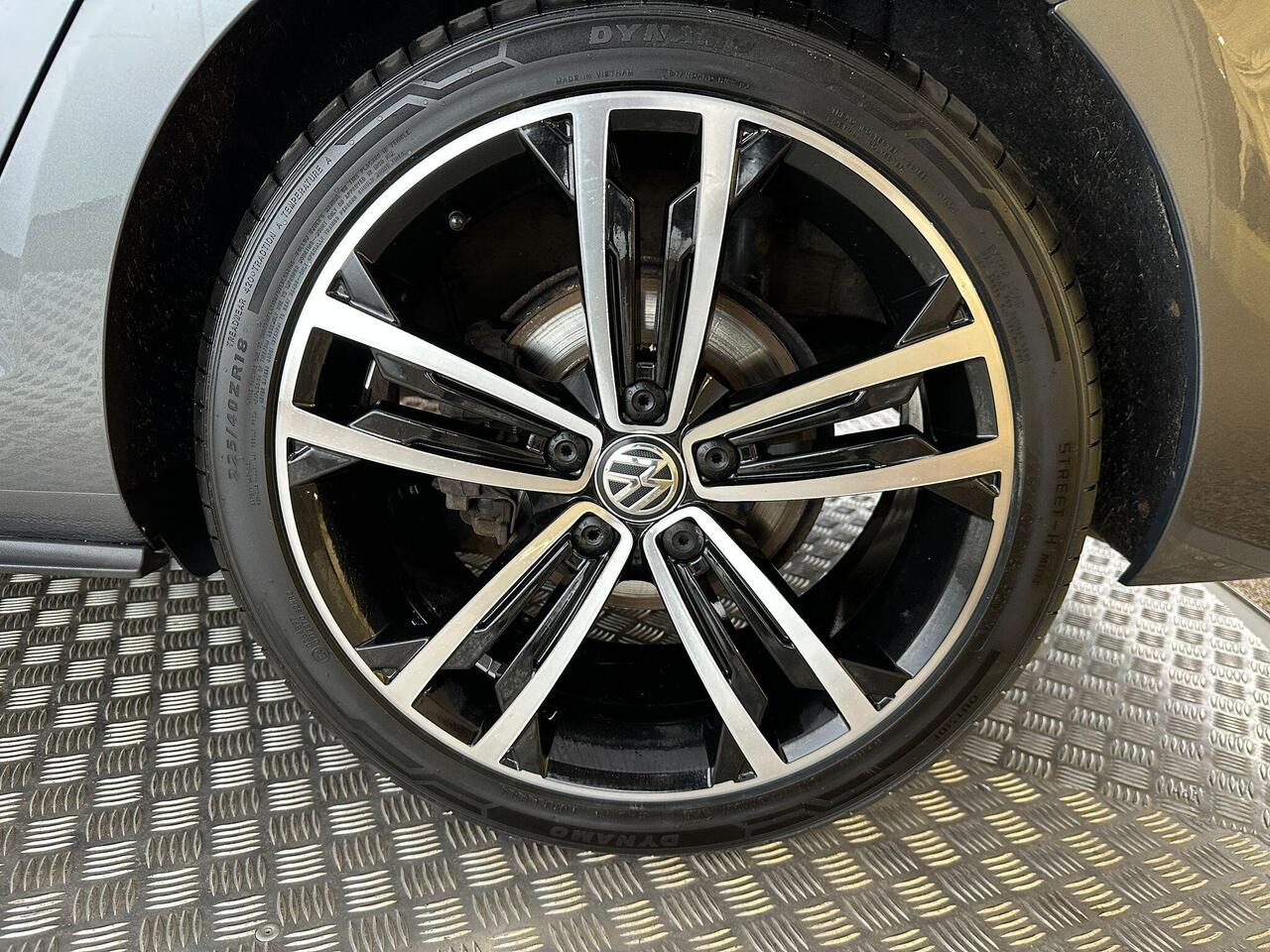 Volkswagen Golf YC68KGE
