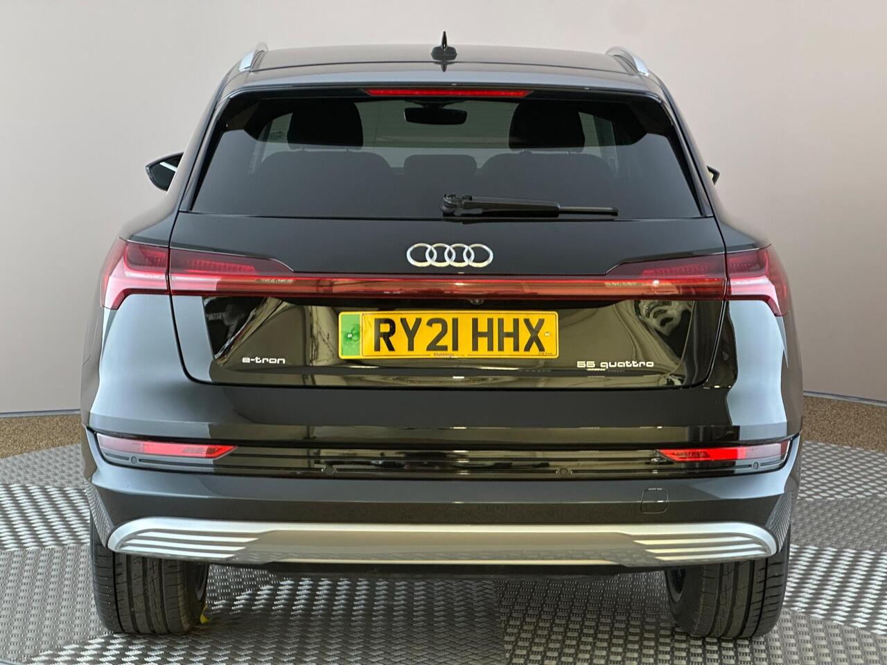 Audi e-tron RY21HHX