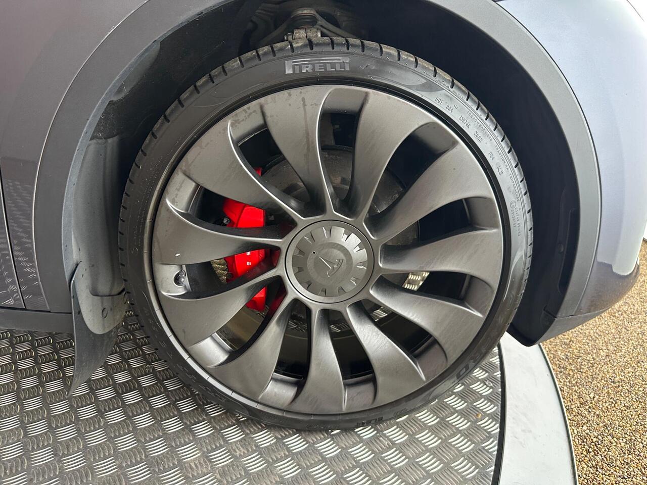 Tesla Model Y NL23XBN