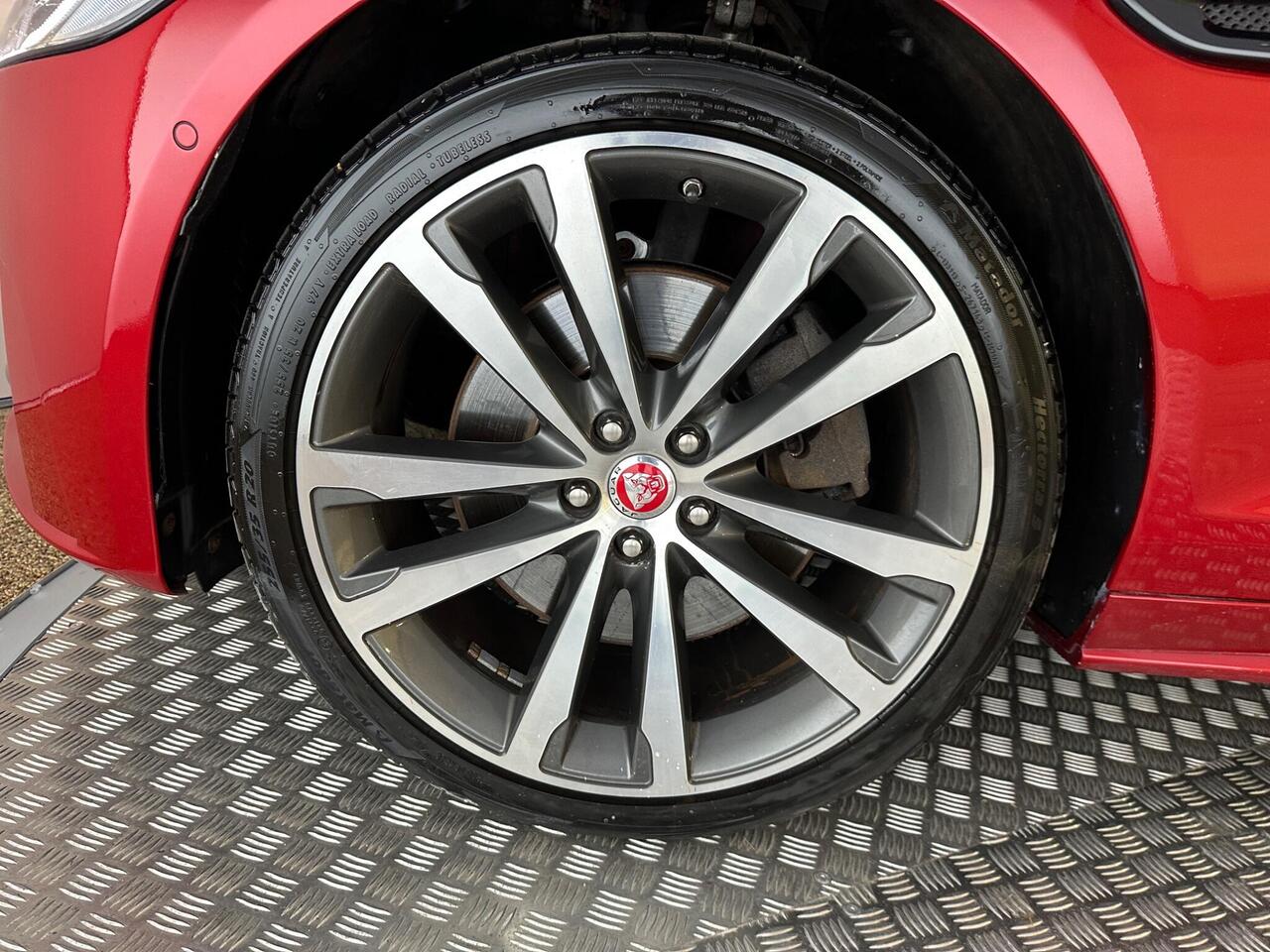 Jaguar XF VF17UOJ