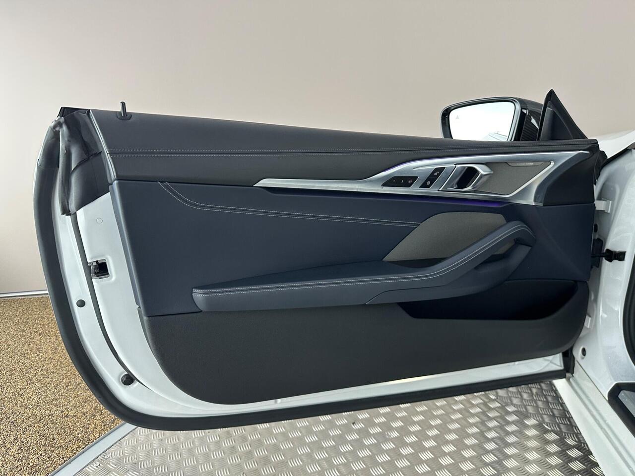 BMW 8 Series YJ19VVH