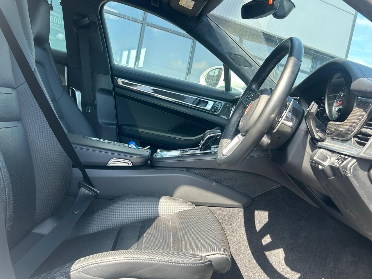 Porsche Panamera MK68WYM