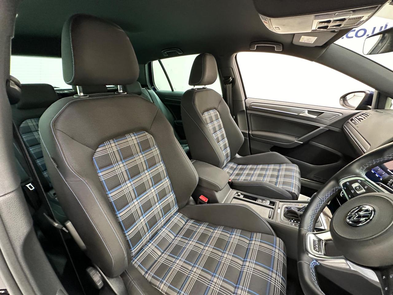 Volkswagen Golf FA18XRE