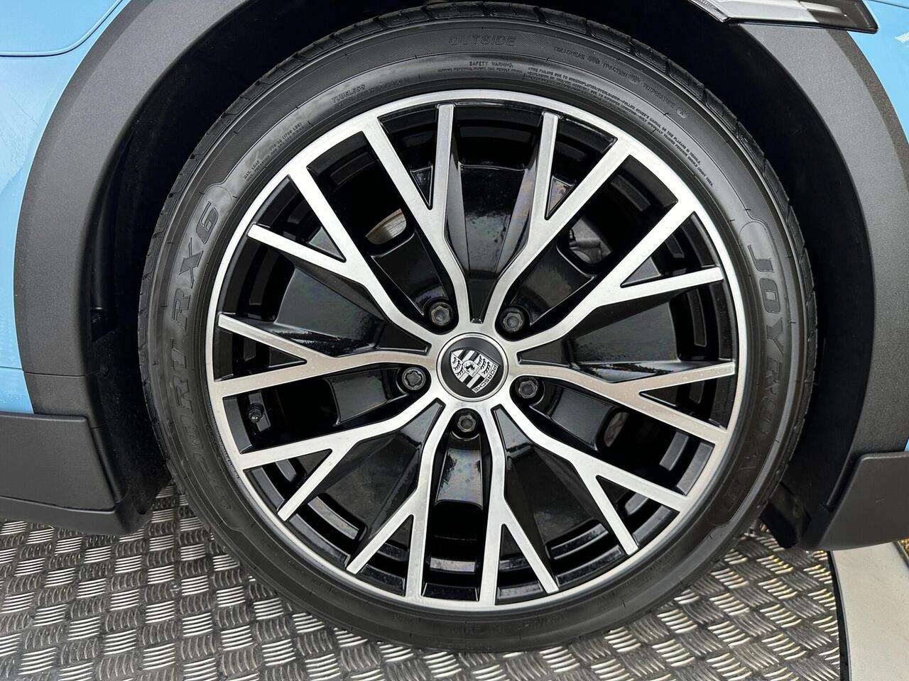 Porsche Taycan LV71XCL