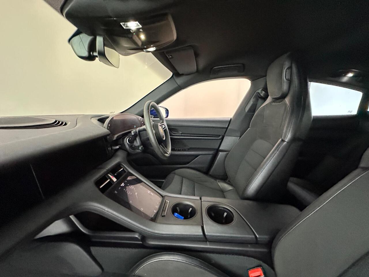 Porsche Taycan EJ22XKN