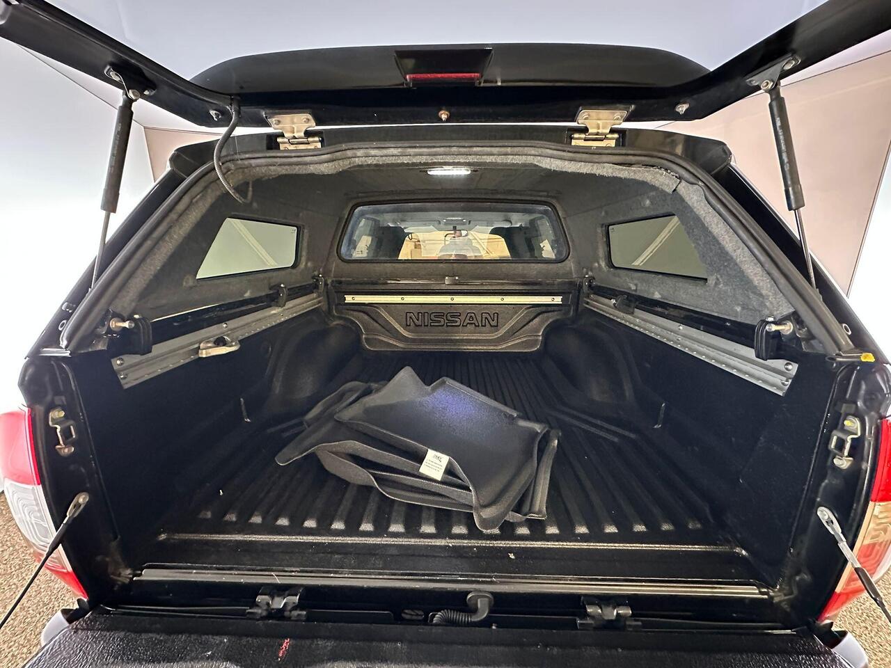 Nissan Navara WJ68YNW