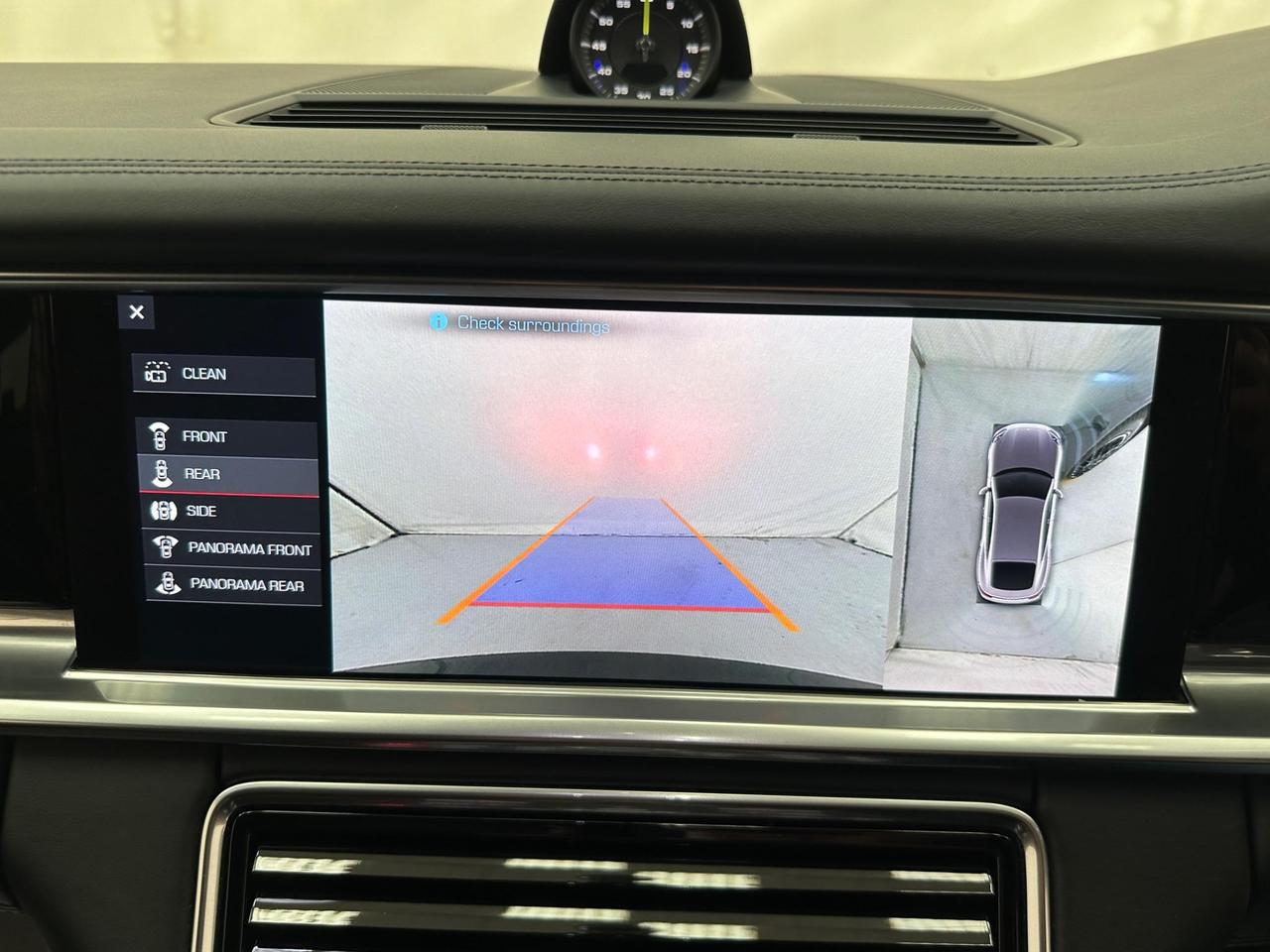 Porsche Panamera LN69UYK