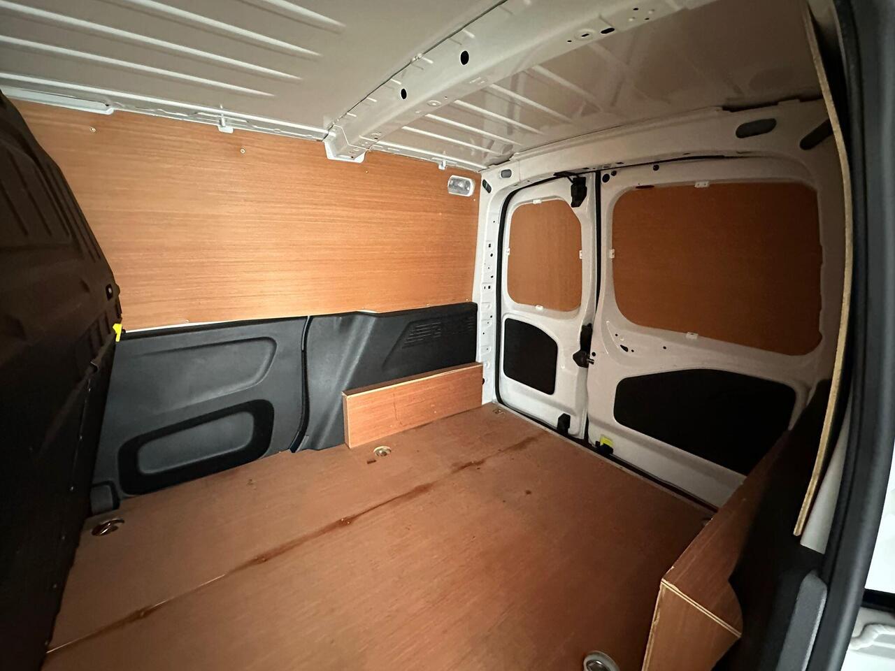 Peugeot Partner SH21EWT