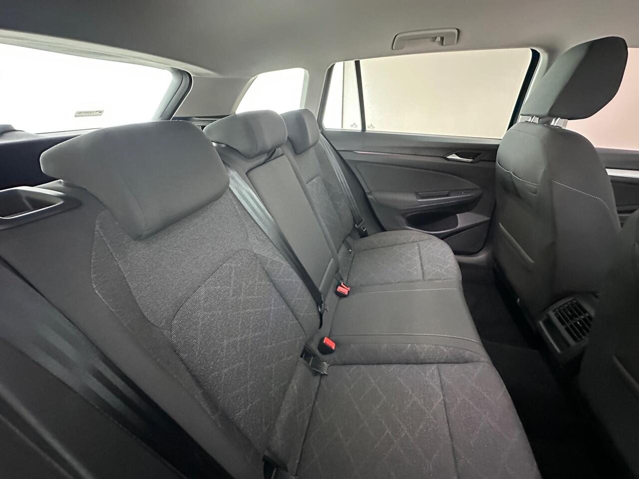 Volkswagen Golf VE22LUD