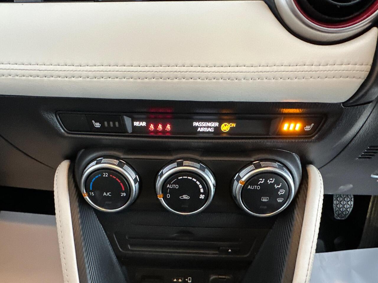 Mazda Mazda2 YN69MYD