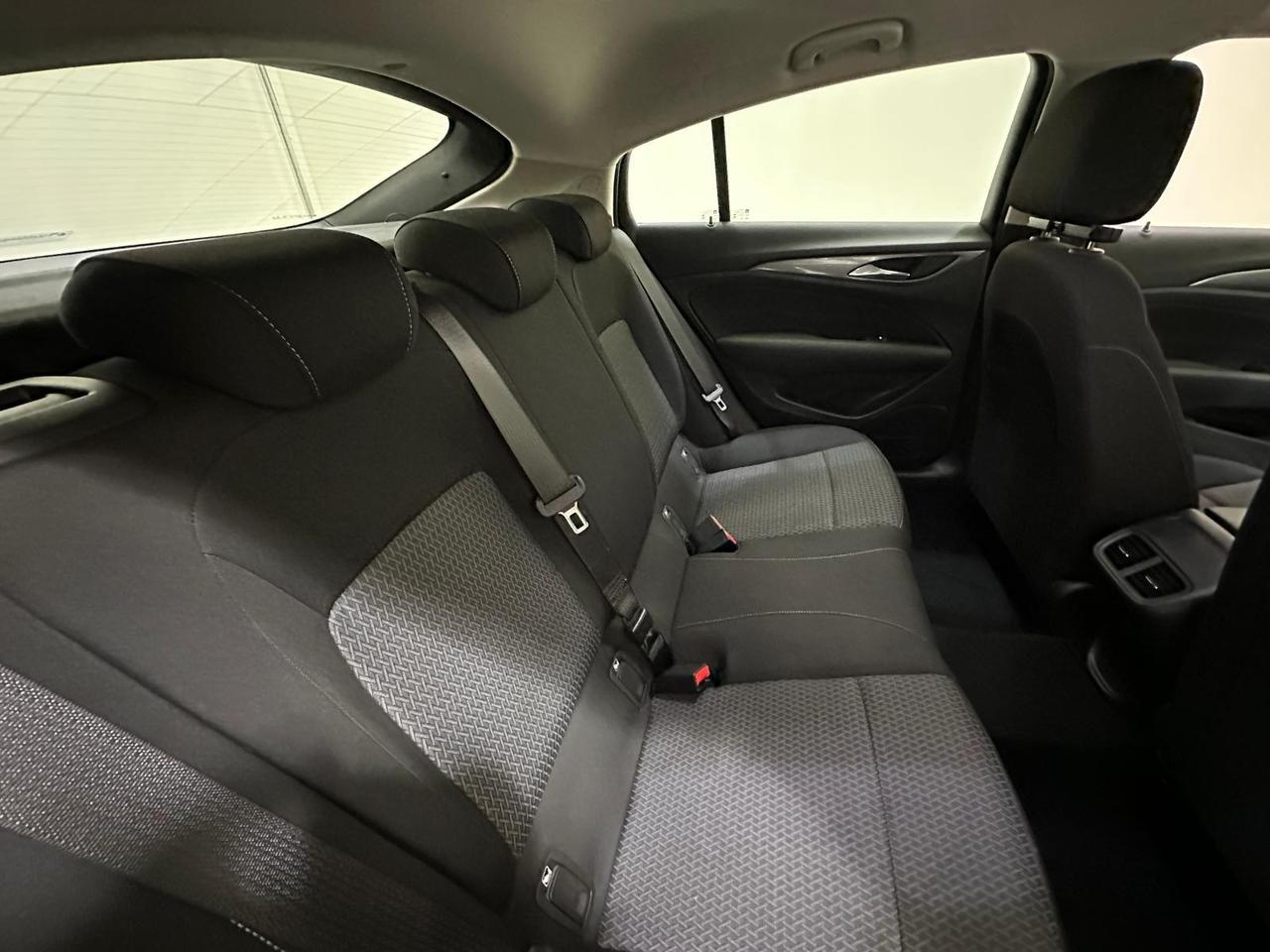 Vauxhall Insignia VU70YMO