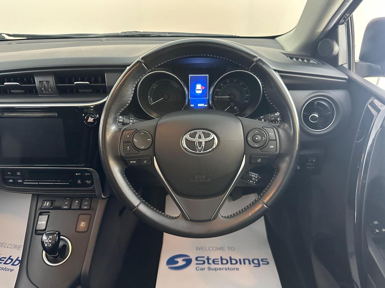 Toyota Auris LX17KXH