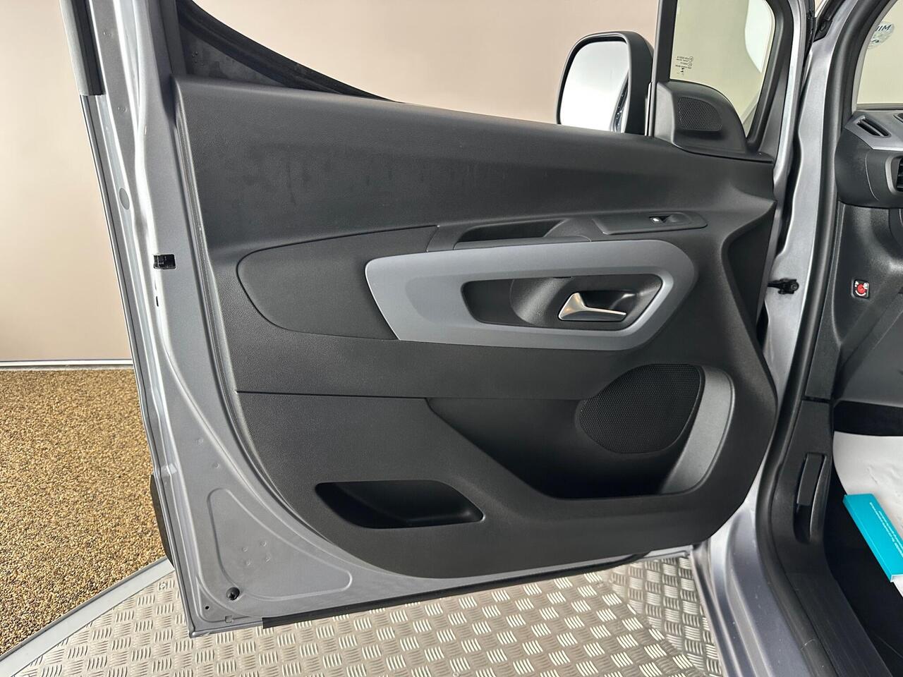 Vauxhall Combo Life Electric CF74XDA