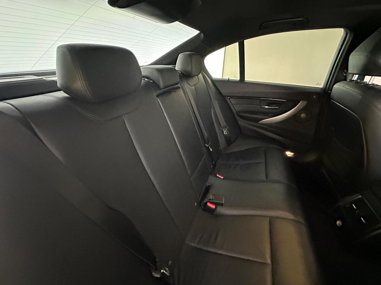 BMW 3 Series YK67SMX