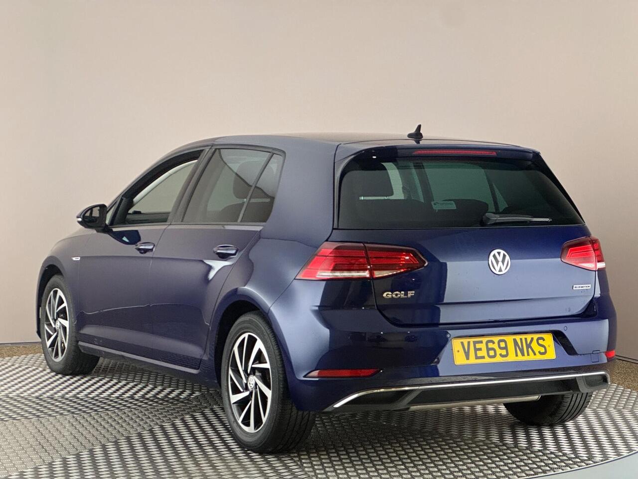 Volkswagen Golf VE69NKS