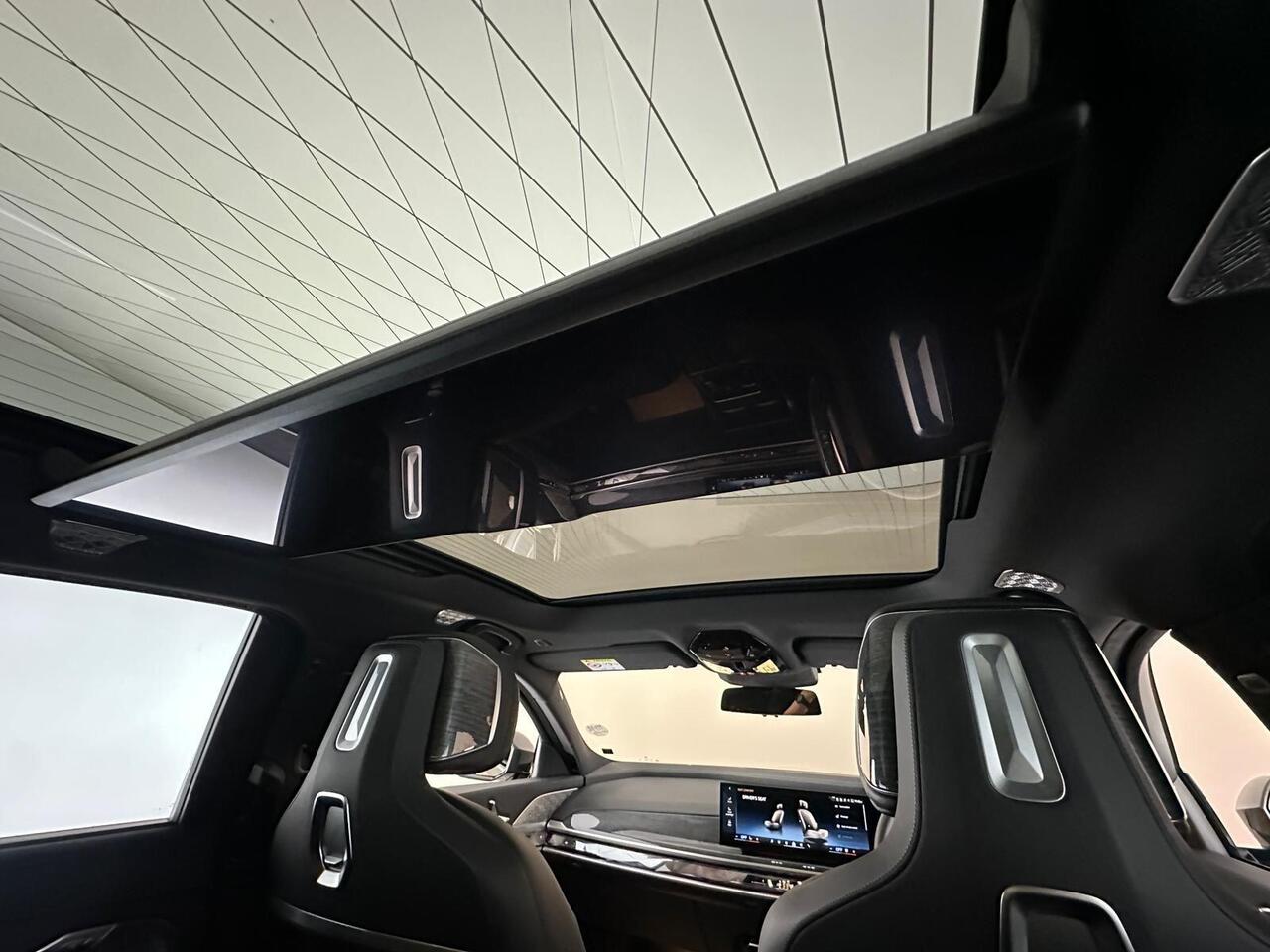 BMW i7 YF73FKE
